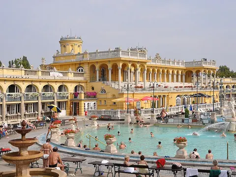 The Sz&eacute;chenyi thermal baths