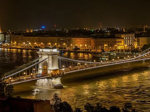 The Chain Bridge at night