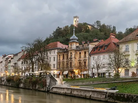 Ljubljana&rsquo;s riverside, the castle above