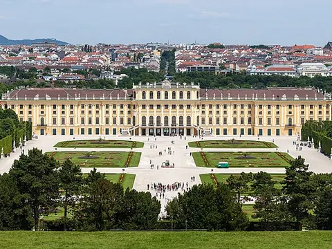 Sch&ouml;nbrunn Palace and its gardens